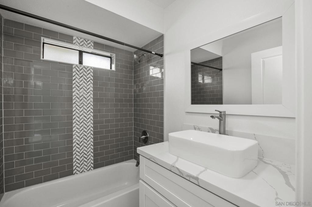 https://media.crmls.org/mediaz/c72d0f53-90d6-45bc-96b6-d0a50ec79c29.jpg?preset=X-Large