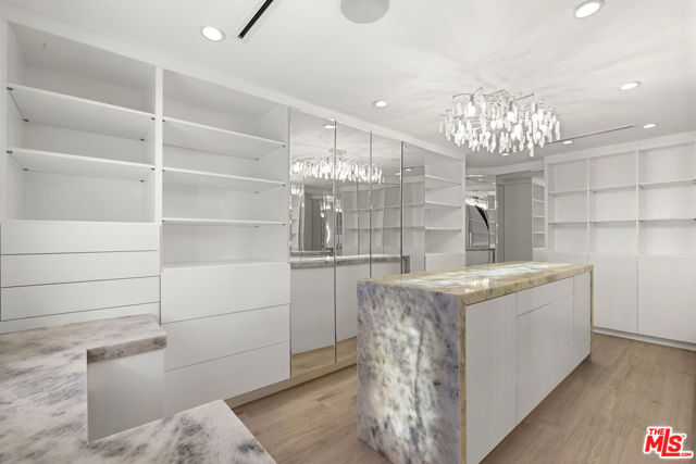 4423 Bergamo Drive, Encino CA: https://media.crmls.org/mediaz/c72d2015-ae3e-4d4f-950e-a4d8a7e01895.jpg