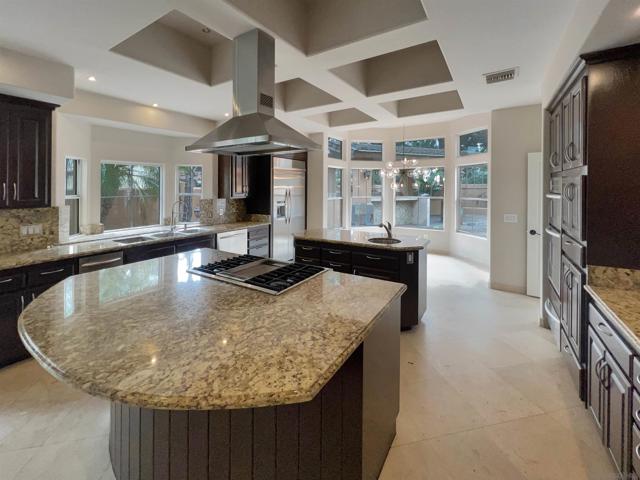 1128 Mansiones Ln, Chula Vista CA: https://media.crmls.org/mediaz/c72d4604-0ea7-46a1-bda4-e7277ef43c48.jpg