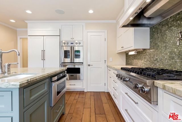 4211 Toluca Lake Lane, Toluca Lake CA: https://media.crmls.org/mediaz/c72d46ad-eb79-4929-86e9-39be10c53b43.jpg