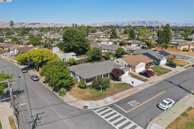 36302 Frobisher Dr, Fremont CA: https://media.crmls.org/mediaz/c72d79ba-605c-4ef9-ad0c-13e1de6930fe.jpg