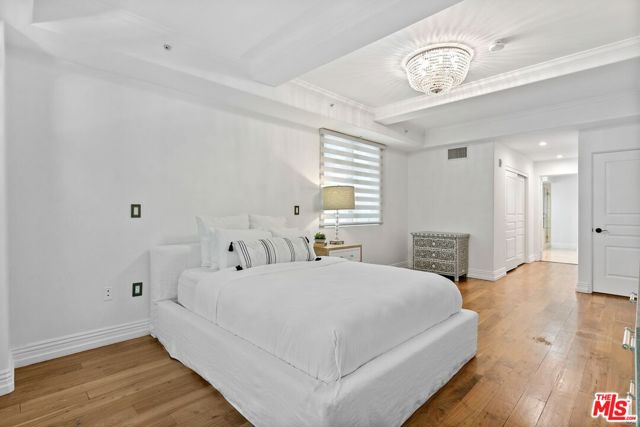 10795 Wilshire Boulevard, Los Angeles CA: https://media.crmls.org/mediaz/c72dd1a7-dd57-4064-b480-2f0c386d8ada.jpg
