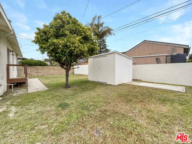264 S Joanne Avenue, Ventura CA: https://media.crmls.org/mediaz/c72ec2af-9b9a-4c68-a6f9-591c10ac3dc8.jpg