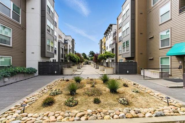 8200 Oceanview Terrace, San Francisco CA: https://media.crmls.org/mediaz/c72f1d8f-e2a1-450d-988a-b63e6cf2a458.jpg