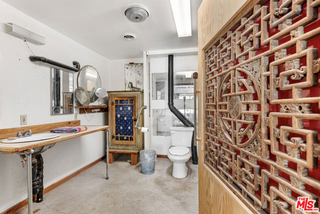 6349 Blanchard Canyon Road, Tujunga CA: https://media.crmls.org/mediaz/c72f3359-568f-4f08-89f6-0e1061a43462.jpg