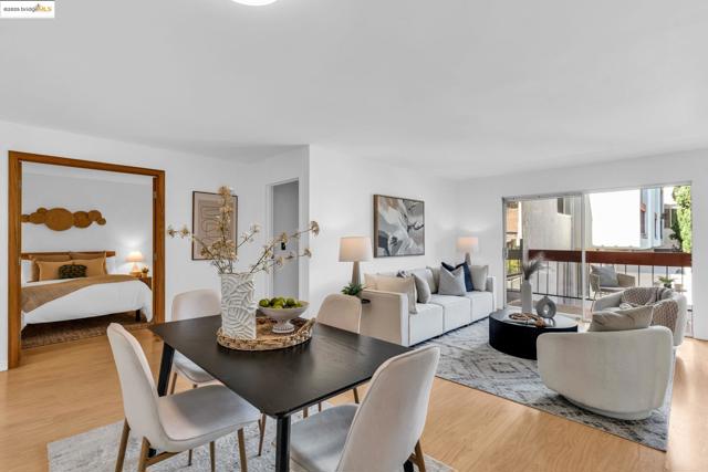 288 Whitmore St, Oakland CA: https://media.crmls.org/mediaz/c72f40c3-ee50-42af-8043-51e7a653f7d6.jpg