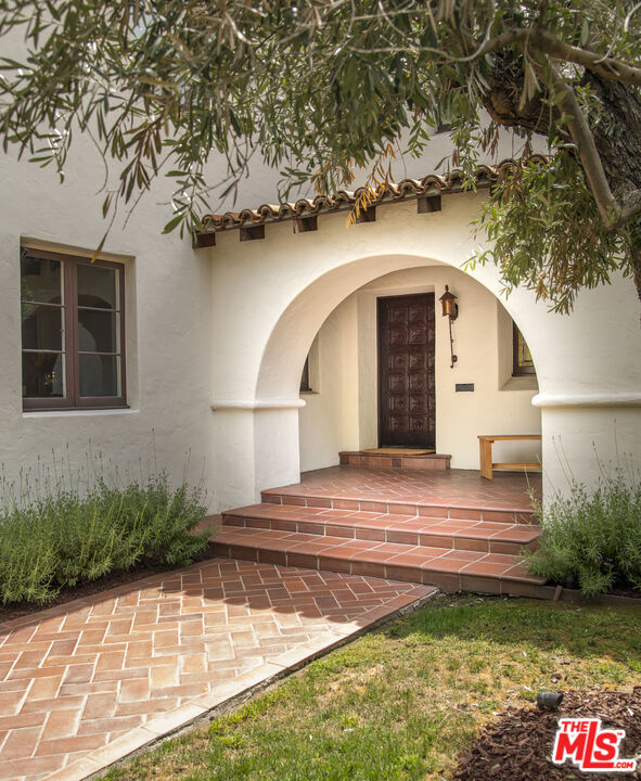 Image 4 of 44 For 5470 Los Feliz Boulevard