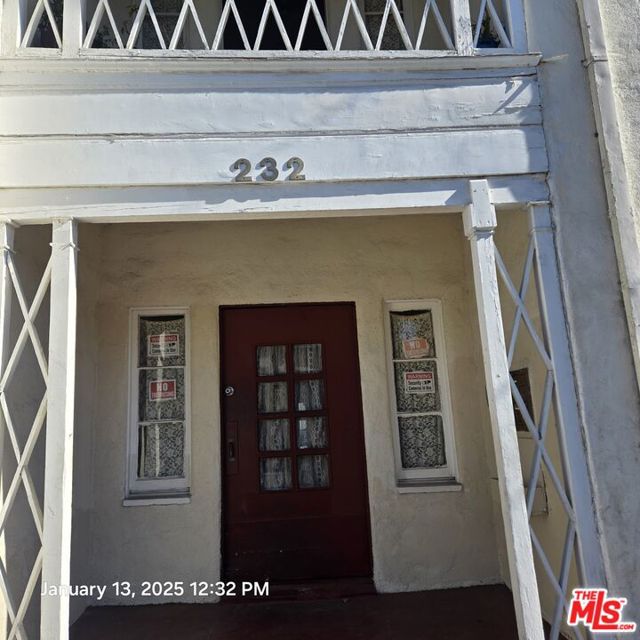 232 N Belmont Avenue, Los Angeles CA: https://media.crmls.org/mediaz/c72fa1e6-ad27-4193-acef-26232e3fb01a.jpg