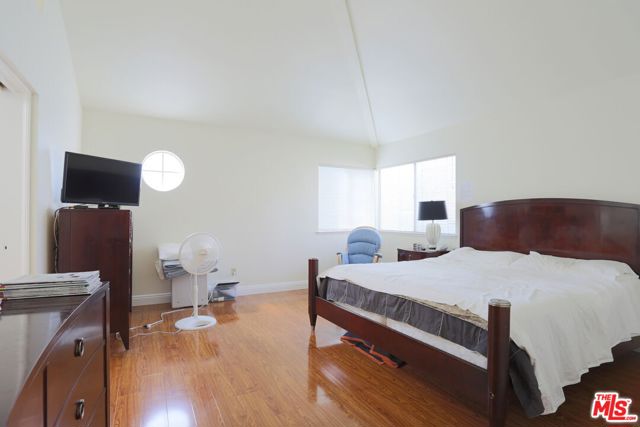 27 Comiso, Irvine CA: https://media.crmls.org/mediaz/c72fec6f-e1db-4f97-89fb-412b47184e84.jpg