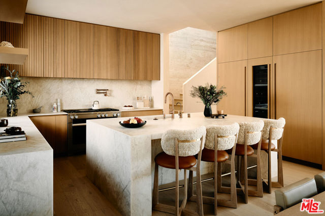 29685 Cuthbert Road, Malibu CA: https://media.crmls.org/mediaz/c7306a41-43f5-4e80-ab40-63a95d8e0f02.jpg