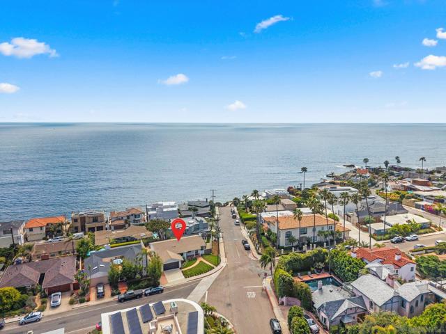 5576 Chelsea Ave, La Jolla CA: https://media.crmls.org/mediaz/c730e228-8f7a-4725-8cd0-a196cece2f31.jpg