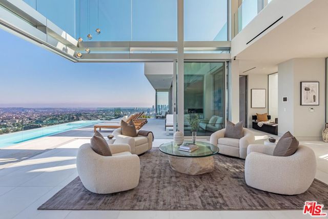 9150 Oriole Way, Los Angeles CA: https://media.crmls.org/mediaz/c730ffa2-f98f-441e-bc2d-bbc0c4b24378.jpg