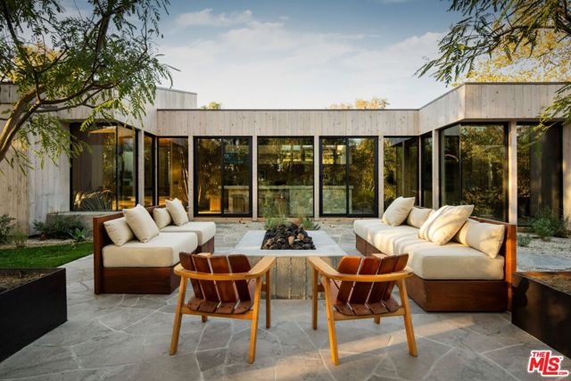 28779 Sea Ranch Way, Malibu CA: https://media.crmls.org/mediaz/c7310a3a-7196-4fc8-b6da-d5d8057542e0.jpg