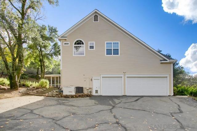 3591 Deer lake Park Rd, Julian CA: https://media.crmls.org/mediaz/c7310adf-46cb-4868-ac04-bed4bfbbca04.jpg