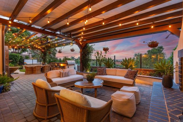 Detail Gallery Image 5 of 39 For 7691 Circulo Sequoia, Carlsbad,  CA 92009 - 5 Beds | 3/1 Baths