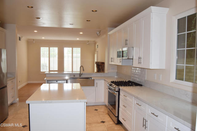 2324 Solway Court, Thousand Oaks CA: https://media.crmls.org/mediaz/c7315984-a86d-49cf-aa07-c238ace77a9d.jpg