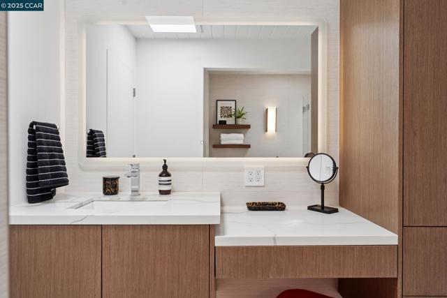206 Santa Fe Dr, Walnut Creek CA: https://media.crmls.org/mediaz/c7317f7c-a997-4c29-8f9f-4e979f788f40.jpg