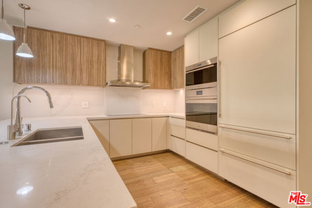 411 S Hamel Road, Los Angeles CA: https://media.crmls.org/mediaz/c731c048-0ffa-44b8-9c4b-99a4685f2002.jpg