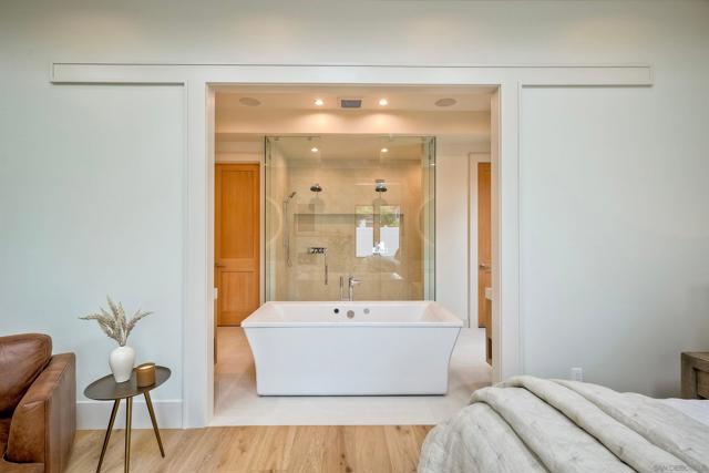 440 Pomona Avenue, Coronado CA: https://media.crmls.org/mediaz/c7326f6e-8a8b-461c-8aea-4a33918d5fe1.jpg