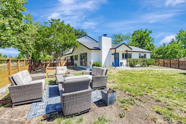 2698 Goodwin Avenue, Redwood City CA: https://media.crmls.org/mediaz/c732f248-94e5-43a8-86a0-38efbfd50cc1.jpg