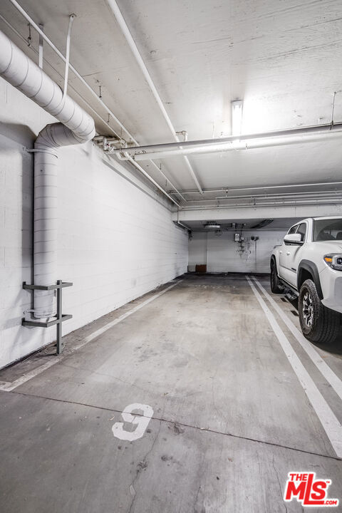 4326 Babcock Avenue, Studio City CA: https://media.crmls.org/mediaz/c73311a5-bd9b-4c40-9f0f-4e3a5000ecd9.jpg