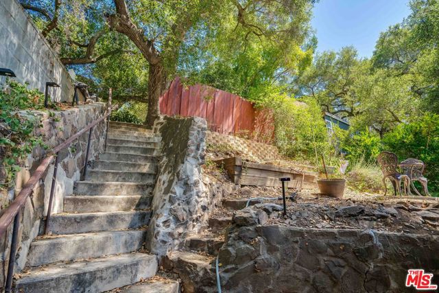 638 N Topanga Canyon Boulevard, Topanga CA: https://media.crmls.org/mediaz/c73319da-aa03-46a9-b419-c01813ccc9a7.jpg