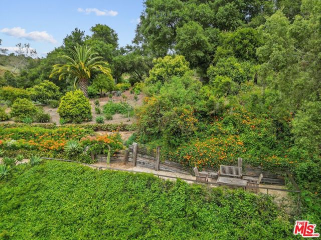 10697 Calle Quebrada, Goleta CA: https://media.crmls.org/mediaz/c7331adc-a43b-4d24-aab6-6f4d9194da0c.jpg