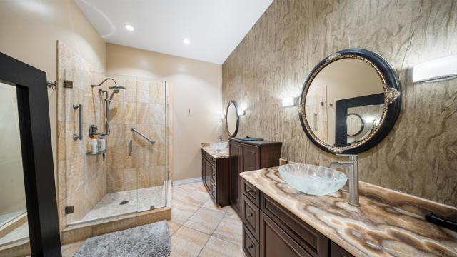 655 india St, San Diego CA: https://media.crmls.org/mediaz/c7334e9f-66e3-404f-9c89-8c0598fc4646.jpg