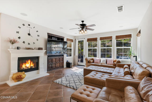 1877 Seasons Street, Simi Valley CA: https://media.crmls.org/mediaz/c734960f-6756-47b1-be55-abadcf91d08b.jpg