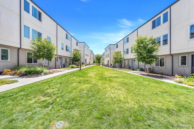 5405 Calle Sand Arch, San Diego CA: https://media.crmls.org/mediaz/c734b4b3-f538-43c5-bb4b-3792cd63fb02.jpg
