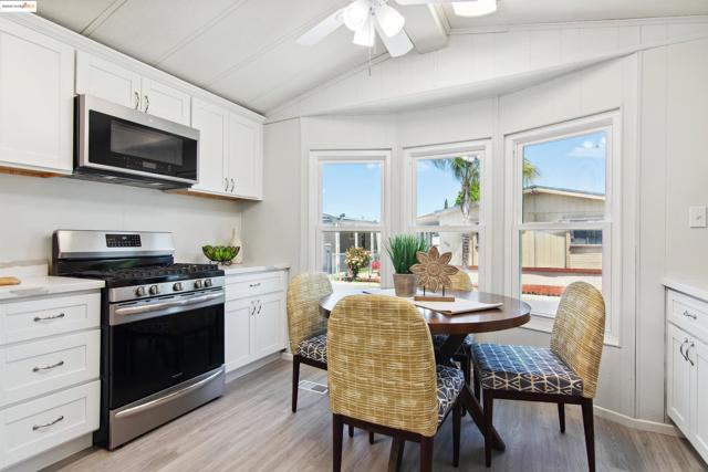 301 Alcott Ct, Bethel Island CA: https://media.crmls.org/mediaz/c73501cb-4662-4374-89c1-d87fbb7465c8.jpg
