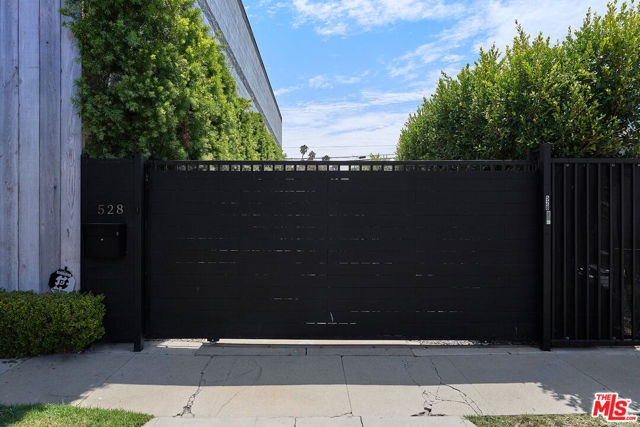 1 Bed Home for Sale in Los Angeles, California