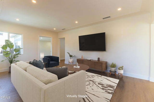 Detail Gallery Image 2 of 16 For 5840 Satsuma Avenue Ave, Los Angeles,  CA 91601 - 3 Beds | 1 Baths