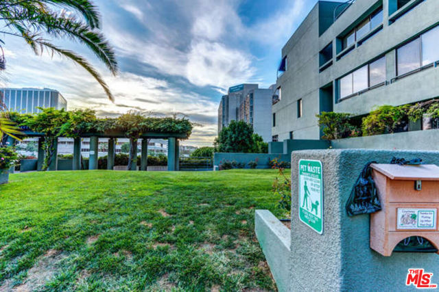 880 W 1st Street, Los Angeles CA: https://media.crmls.org/mediaz/c7360bea-36c9-4e81-98ea-4671fd50d5ac.jpg