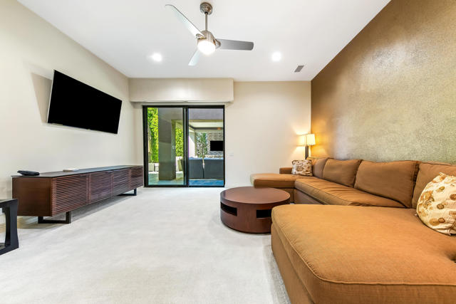 15 Sun Ridge Circle, Rancho Mirage CA: https://media.crmls.org/mediaz/c736d078-df28-4a83-be83-a97ed534a840.jpg