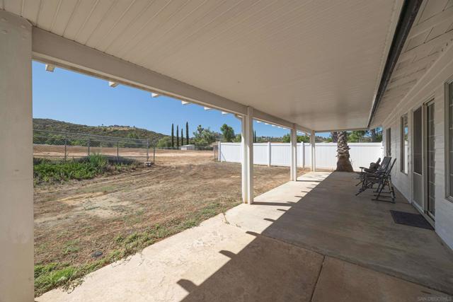 23637 Barrego Way, Ramona CA: https://media.crmls.org/mediaz/c7376187-385d-4606-8541-013d90f5b5a3.jpg