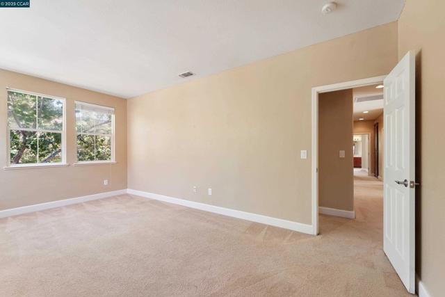 513 Lexington Dr, Vallejo CA: https://media.crmls.org/mediaz/c738a4a4-a130-491d-a24d-7bb4b5c9d8f9.jpg