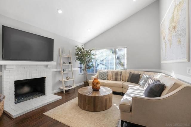 13647 Paseo Cardiel, San Diego CA: https://media.crmls.org/mediaz/c738aba9-05d8-48de-b813-2ff55cd0c24b.jpg