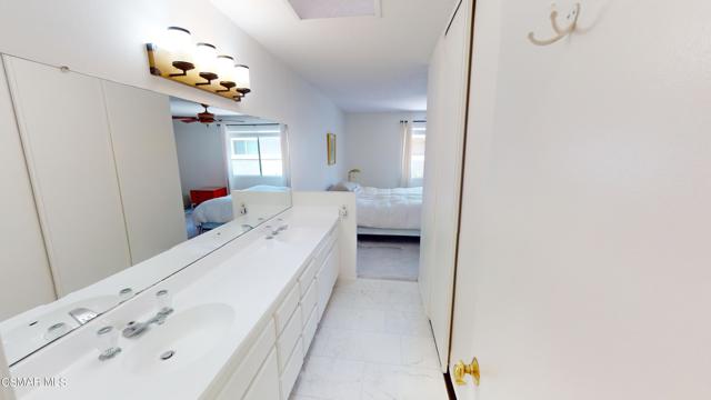 232 Gazania Court, Thousand Oaks CA: https://media.crmls.org/mediaz/c738bb44-6729-4ce5-a352-b3993aa42250.jpg