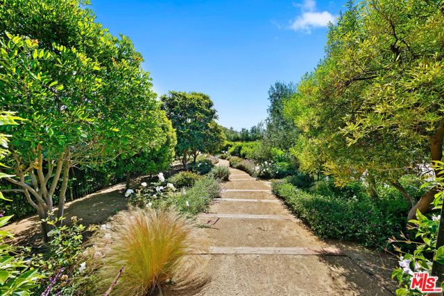 27450 Calicut Road, Malibu CA: https://media.crmls.org/mediaz/c739a17e-a926-46ea-b226-5aec681dabb4.jpg