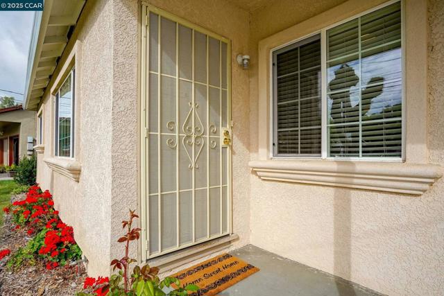 1551 Orange Street, Concord CA: https://media.crmls.org/mediaz/c73a6bc0-7883-4cff-bbb0-e095b23ec7d2.jpg