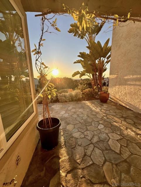 911 Caminito Madrigal, Carlsbad CA: https://media.crmls.org/mediaz/c73af2d4-03a3-422a-affe-7f39907daecf.jpg