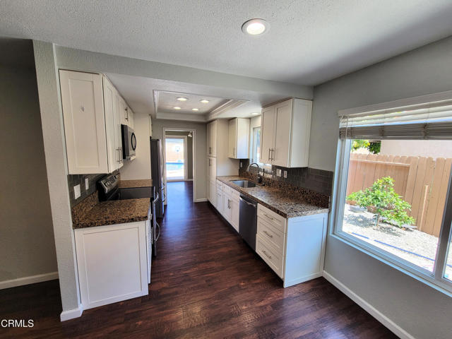 6673 Sora Street, Ventura CA: https://media.crmls.org/mediaz/c73b10ee-7bf6-4d36-8023-fb8ca0fc3dc8.jpg