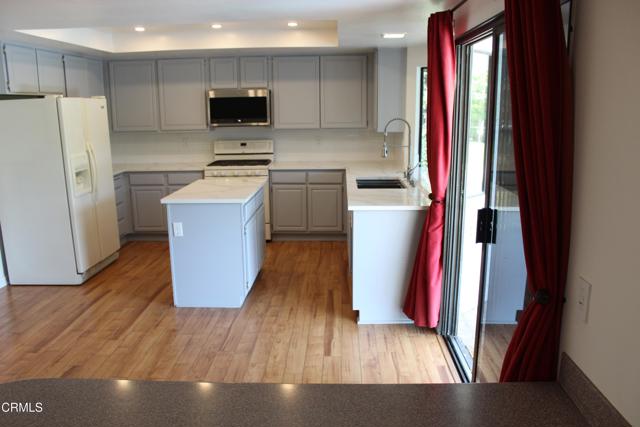 14062 Atwood Court, Moorpark CA: https://media.crmls.org/mediaz/c73b1109-eda2-4833-9937-48d2150f36ef.jpg