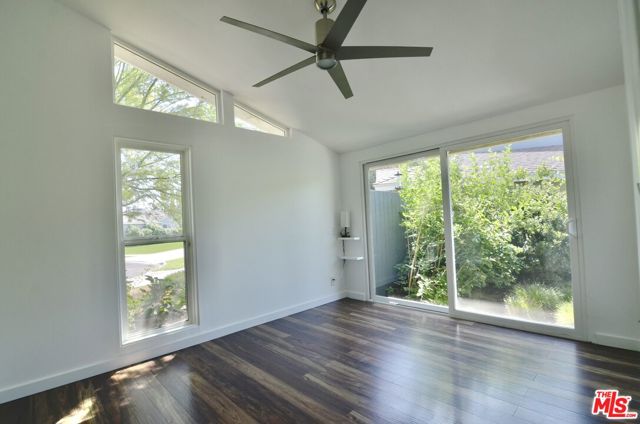 9342 Debra Avenue, North Hills CA: https://media.crmls.org/mediaz/c73bd692-7fec-420f-97fb-cac2f7a2b2ef.jpg