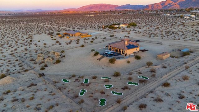 71638 Laura Lane,  CA: https://media.crmls.org/mediaz/c73bf8fe-1133-4659-afb5-34edc06c551d.jpg