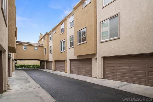 644 Hatfield Dr, San Marcos CA: https://media.crmls.org/mediaz/c73c37df-1000-42ad-8d01-4b2096072c05.jpg