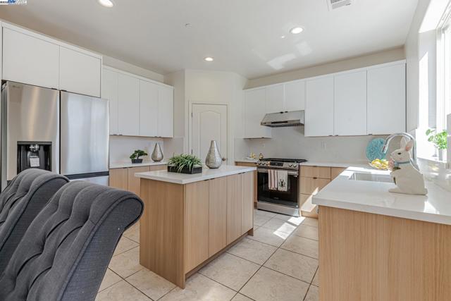 113 Silver Bell Way, Oakley CA: https://media.crmls.org/mediaz/c73c4b92-c790-4254-ad16-c160d5c6751f.jpg