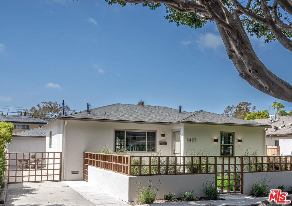 2453 Oak Street
