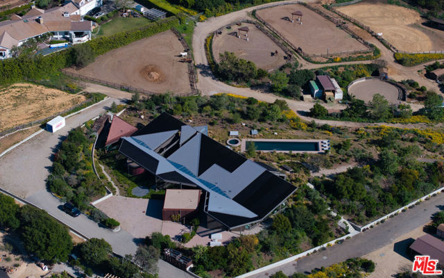 5900 Bonsall Drive, Malibu CA: https://media.crmls.org/mediaz/c73c9cb4-5710-4ff0-b7c6-a07e9ce9dd94.jpg